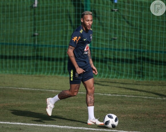 Neymar treinos com os companheiros de seleção nesta sexta-feira