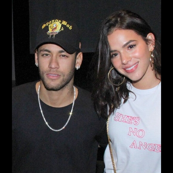 Bruna Marquezine usou o Instagram para lamentar que está sentindo falta do namorado, Neymar