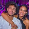 Bruna Marquezine comentou foto do namorado, Neymar, no Instagram neste domingo, 1 de julho e 2018