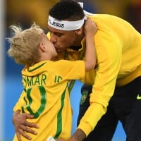 Davi Lucca grava vídeo de 'boa sorte' para o pai, Neymar, antes de jogo. Vídeo!