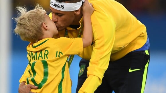 Davi Lucca grava vídeo de 'boa sorte' para o pai, Neymar, antes de jogo. Vídeo!