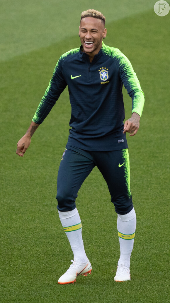 Neymar exibiu fios loiros nos primeiros jogos do Brasil na Copa
