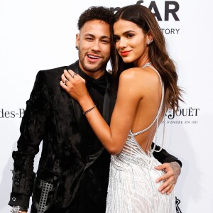 'Tipo aquele ditado amor, não tem tu... Vai tu mesmo, risos. Saudades, meu amor', respondeu Neymar