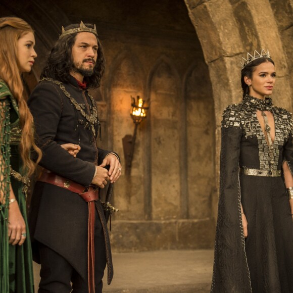 'É tudo uma questão de roteiro', disse o diretor Fabrício Mamberti sobre a liberação de Bruna Marquezine e do elenco da novela 'Deus Salve o Rei' em folgas