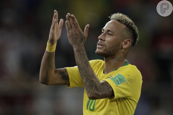 'Não só individualmente, mas pelo coletivo. Parabenizo toda a equipe pelo trabalho, esforço e a gente está melhorando cada vez mais', concluiu Neymar