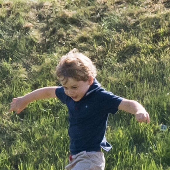 Kate Middleton e príncipe William decidiram criar George e Charlotte longe da tecnologia 