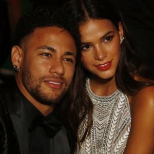 Neymar lamenta distância de namorada, Bruna Marquezine, com foto no Instagram Stories nesta segunda-feira, dia 02 de julho de 2018