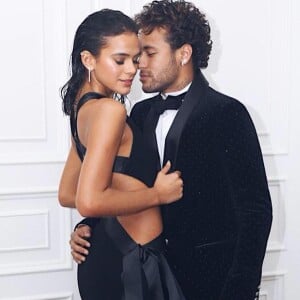 Bruna Marquezine respondeu comentário de Neymar de forma romântica: 'Te amo além'