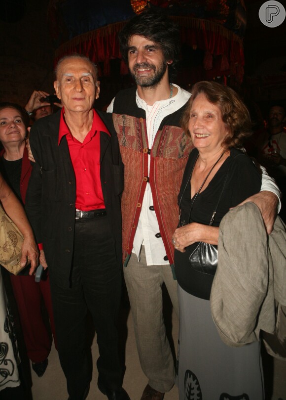 Ariano Suassuna com o diretor Luiz Fernando Carvalho e sua mulher, Zélia