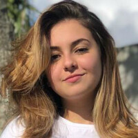 Aos 17 anos, Klara Castanho faz drenagem contra inchaço: 'Retenho líquido'