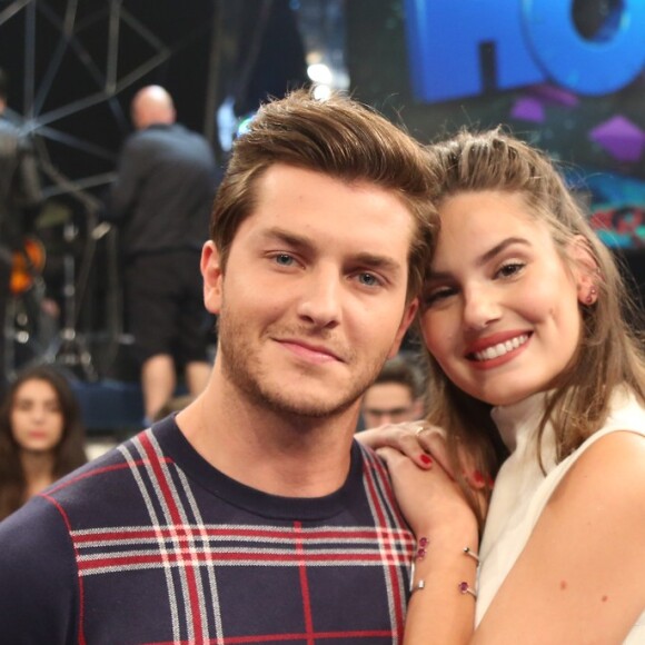 Camila Queiroz e Klebber Toledo tiveram casamento civil no dia 16 de junho de 2018