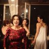 Cassia Kis canta e dança com as colegas do elenco de 'O Rebu'