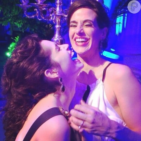 Maria Flor e Mariana Lima são flagradas num momento de boas risadas