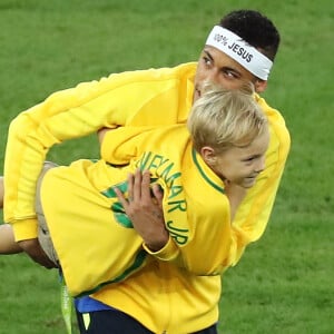 'E aí, pai, tudo bem? Boa sorte para esse jogo. Que Deus te abençoe', disse Davi Lucca, filho de Neymar