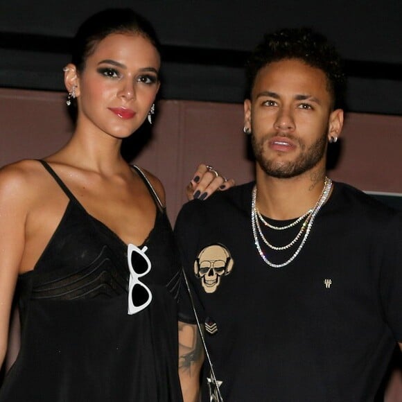 Bruna Marquezine planeja se mudar para Paris, na França, em agosto, para morar com o namorado, Neymar, diz o 'UOL Esporte'