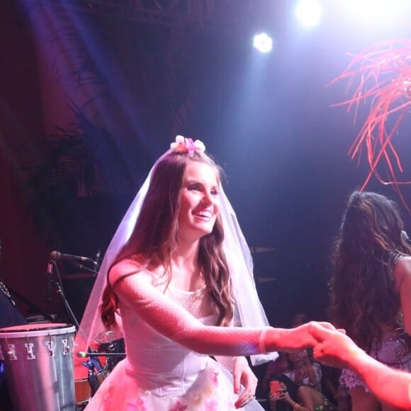 Camila Queiroz e Klebber Toledo dançaram quadrilha em festa julina em hotel do Rio, neste sábado, 7 de julho de 2018