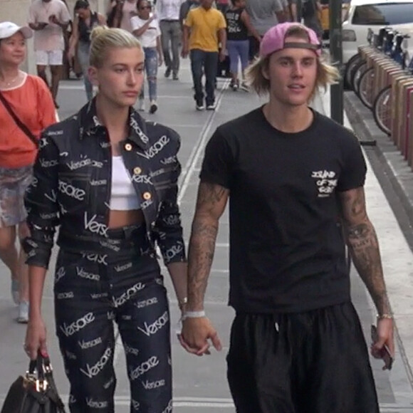 Justin Bieber pediu a namorada, Hailey Baldwin, em casamento, segundo o site 'TMZ'