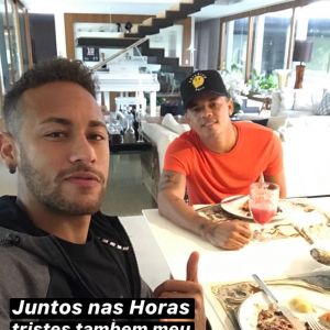 Jota Amâncio mostra clique em família com Neymar