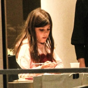 Cauã Reymond leva a filha, Sofia, para curtir passeio no shopping Village Mall, na zona oeste do Rio de Janeiro, na noite desta quarta-feira, 11 de julho de 2018