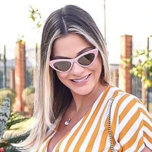 Andressa Suita tem apostado em vestido midi na gravidez de Samuel