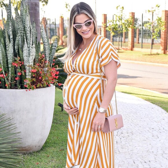 Andressa Suita tem apostado em vestido midi na gravidez de Samuel