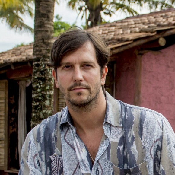 Remy (Vladimir Brichta) não revela a Luzia (Giovanna Antonelli) tudo o que sabe, nos próximos capítulos da novela 'Segundo Sol': 'Você sabe que tem algo de errado em sua história, que tem algo que não monta!'