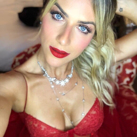 Giovanna Ewbank revelou segrego para elevar seios antes e colocar próteses de silicone