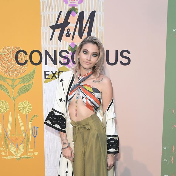 'Já até falei sobre a queda que eu tinha em garotas aos 8 anos. Tem até fotos minhas beijando garotas. Por que as pessoas agora estão dizendo que é uma novidade?', questionou Paris Jackson