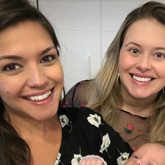 Thais Fersoza visitou filho de Rafael Cardoso e Mariana Bridi na tarde desta terça-feira, 17 de julho de 2018