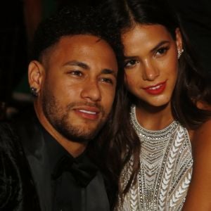 Neymar Santos, pai de Neymar, disse que torce para o casamento do filho com Bruna Marquezine