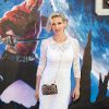Elsa Pataky também usou um vestido branco para ir à sessão de fotos do filme 'Guardians of the Galaxy'. A atriz escolheu um vestido de renda da Dolce & Gabbana