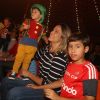 Fernanda Gentil é sempre clicada em momentos fofos com os filhos Lucas e Gabriel