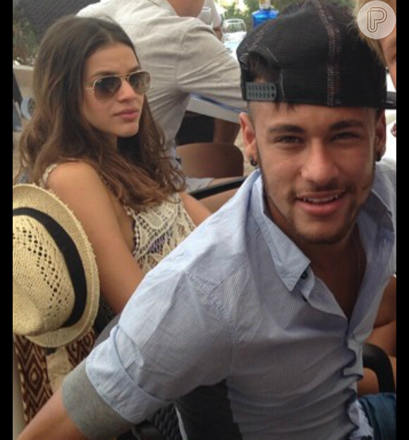 Neymar e Bruna Marquezine aproveitam primeiro dia da viagem ao lado de amigos do craque no luxuoso restaurante Es Molí de Sal, na Ilha de Formentera, na Espanha, neste sábado, 26 de julho de 2014