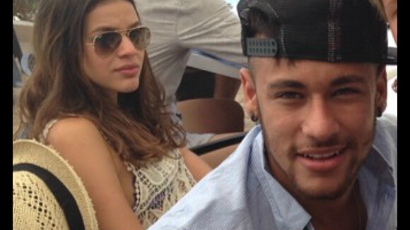 Neymar e Bruna Marquezine almoçam em restaurante de luxo em ilha perto de Ibiza