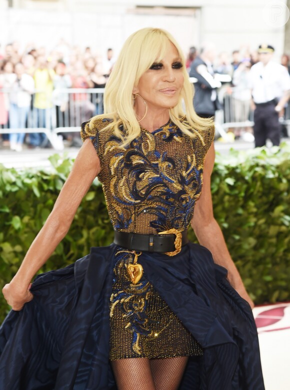 Sob comando de Donatella (foto) a Versace bombou no Met Gala e ficou em sétimo lugar