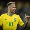 Neymar, além da quantia mensal, comprou um apartamento para o filho, indica revista