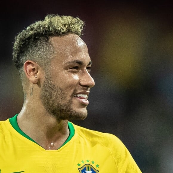 Neymar, além da quantia mensal, comprou um apartamento para o filho, indica revista