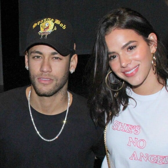 Neymar e Bruna Marquezine se divertiram juntos nos brinquedos da festa de aniversário de Davi Lucca, filho do jogador