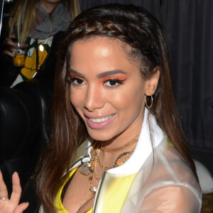 Anitta apostou em penteado solto com trança embutida na parte frontal