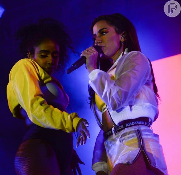 Anitta cantou hits de parcerias como 'Ao Vivo e a Cores', com Matheus e Kauã, e 'Romance com Safadeza', single no qual faz dueto com Wesley Safadão