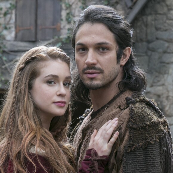 Afonso (Romulo Estrela) e Amália (Marina Ruy Barbosa) terão final feliz no último capítulo da novela 'Deus Salve o Rei'