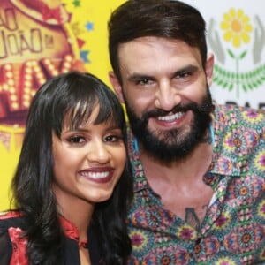 Ex-BBB Gleici Damasceno se casou com Wagner Santiago em festa junina no Rio