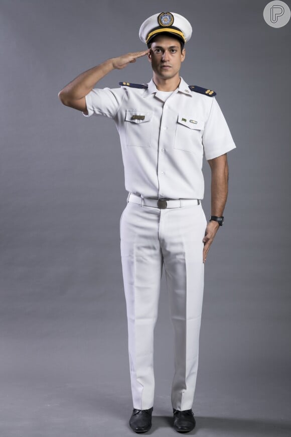 Mateus Gonzaga (Raphael Vianna) é médico da Marinha, na novela 'O Tempo Não Para'