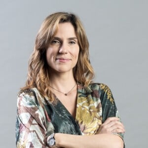 Helen Azeredo (Rafaela Mandelli) é uma mulher ambiciosa que se envolverá com Bento (Bruno Montaleone), na novela 'O Tempo Não Para'