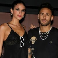 Bruna Marquezine e Neymar dançam coladinhos em festa de casamento. Vídeo!