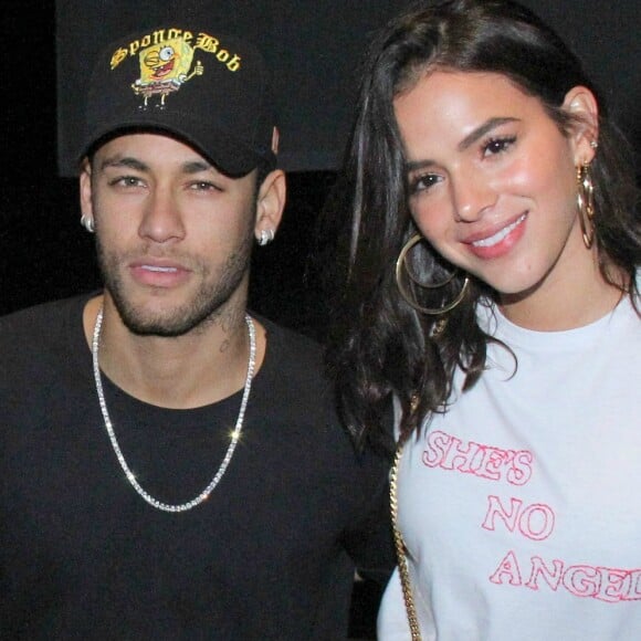 Bruna Marquezine e Neymar estão passando dias juntos em Santos, no litoral de São Paulo