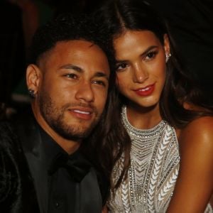 Bruna Marquezine e Neymar dançaram coladinhos na festa de casamento do ex-jogador do Santos Léo Bastos e de Gabriela Pozzi, nesta terça-feira, 24 de julho de 2018