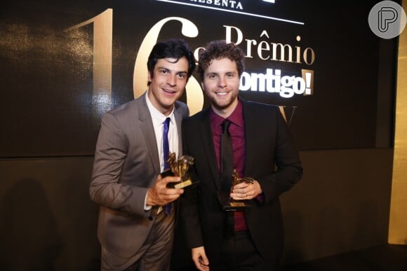 Mateus Solano e Thiago Grafoso posam juntos no Prêmio Contigo! de TV