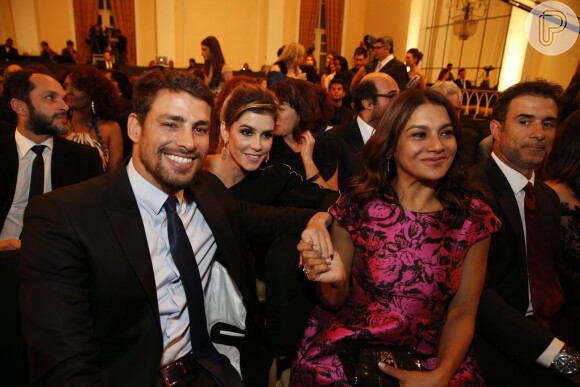 Cauã Reymond e Dirra Paes sentaram juntos na plateia do Prêmio Contigo! de TV