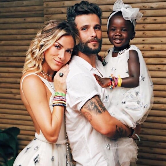 'Já perdi as contas de quantas vezes chorei apenas observando meus grandes amores juntos, meus pais e minha filha!', disse Giovanna Ewbank